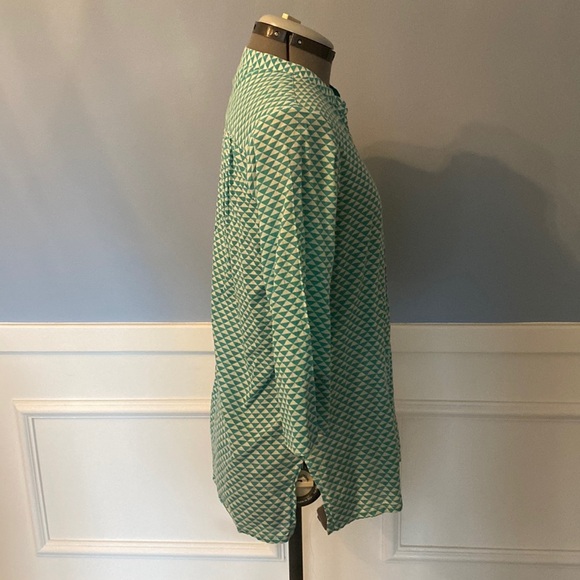 Turquoise and White Split Neck Geometric Print Tunic - Size Medium - Picture 4 of 8